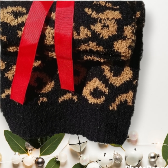 Women's Hat & Skarf Set - Picture 12 of 12